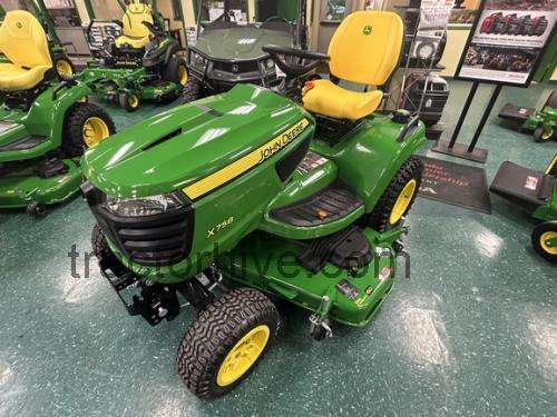 John Deere X758 specs and reviews
