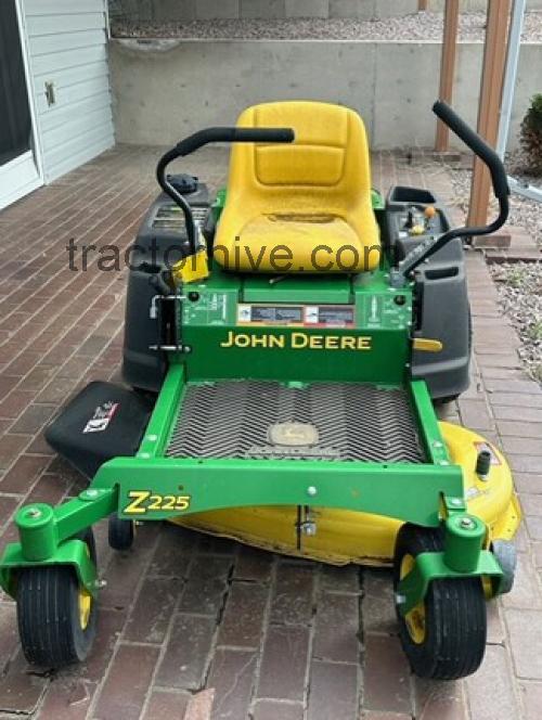 John Deere Z225 specs and reviews